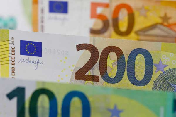 黄金，继续上演“非逼空式上涨”