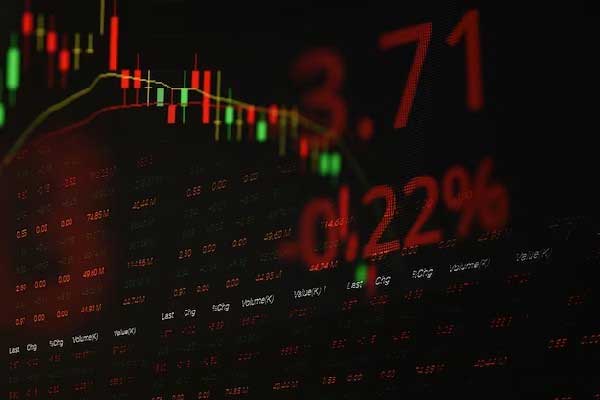 韩国央行维持利率不变，上调今年经济增长预期至2%